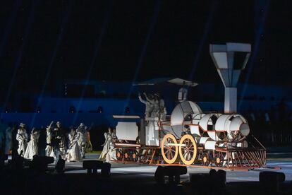 El objetivo de la ceremonia era escenificar lo que será Barranquilla dentro de 114 años, exaltando su cultura y teniendo como marco musical las diferentes expresiones que llegaron a Colombia mediante la 'Puerta de Oro'.