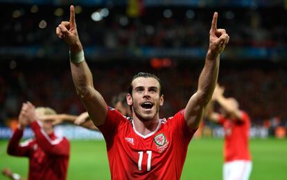 Gareth Bale celebra la victoria de Gales sobre Bélgica y el pase a semifinales.