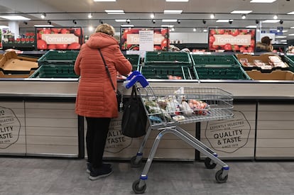 Supermercado en Londres, el pasado 23 de febrero. Varias cadenas están racionando las cantidades que los clientes pueden comprar debido a la escasez.