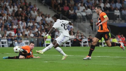 Vinicius marca el segundo gol del Real Madrid ante el Shakhtar.