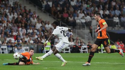 Vinicius marca el segundo gol del Real Madrid ante el Shakhtar.