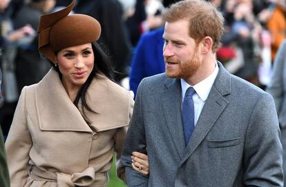 El pr&iacute;ncipe Enrique y Meghan Markle en Sandringham, el d&iacute;a de Navidad.