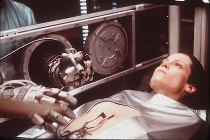 Imagen de la película 'Alien: Resurrection', dirigida por Jean-Pierre Jeunet. En ella, se ve a la actriz protagonista Sigourney Weaver.