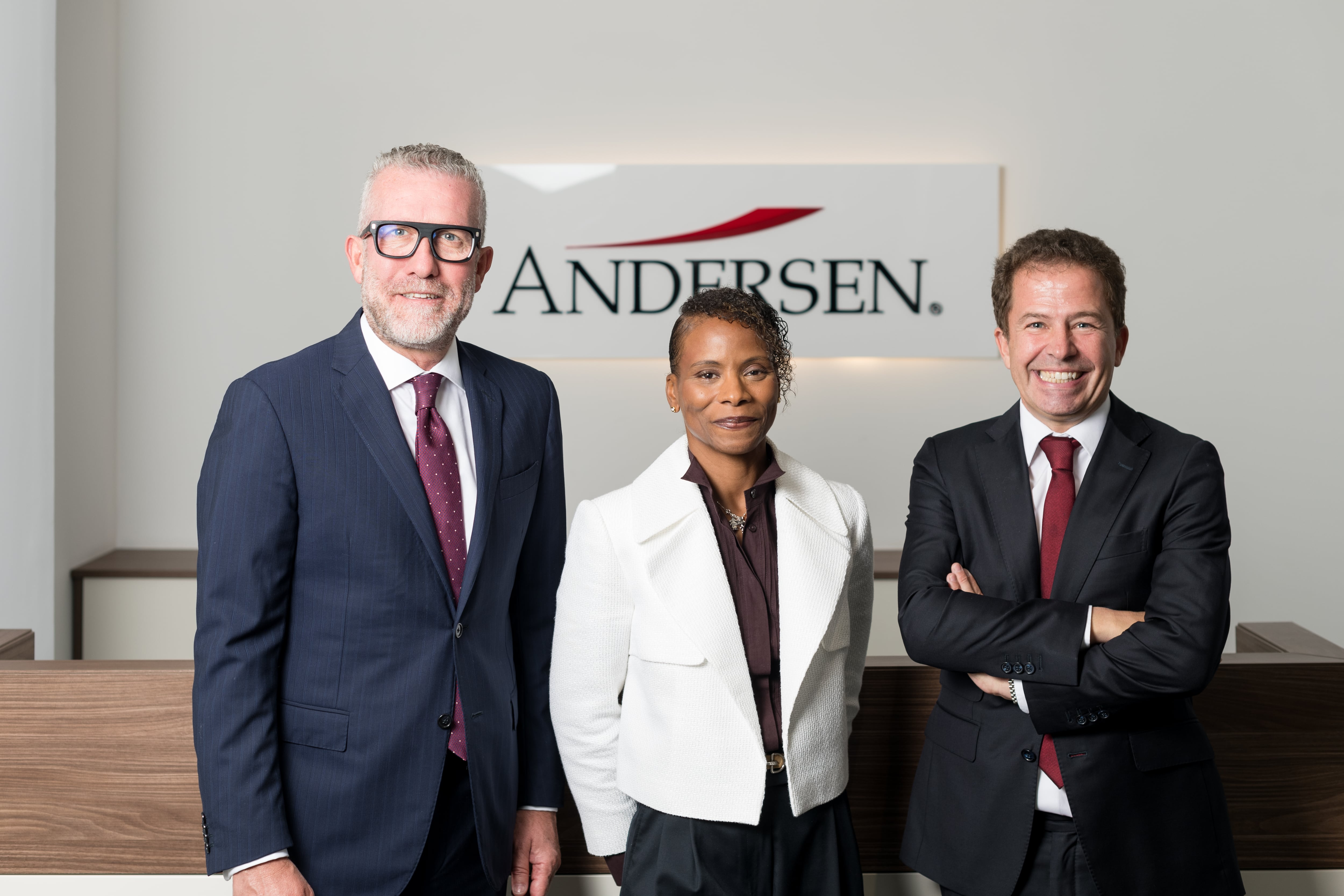 De izquierda a derecha: José Vicente Morote, socio director de Andersen Iberia; Nádia da Costa Ribeiro, nueva socia de Andersen y José Mota, socio y 'Head' de Andersen en Portugal.