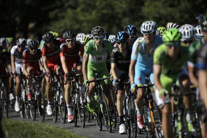 Peter Sagan, con el maillot verde, durante la etapa.