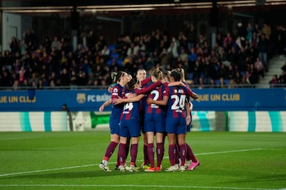 Las jugadoras culés celebran el segundo tanto de su equipo.