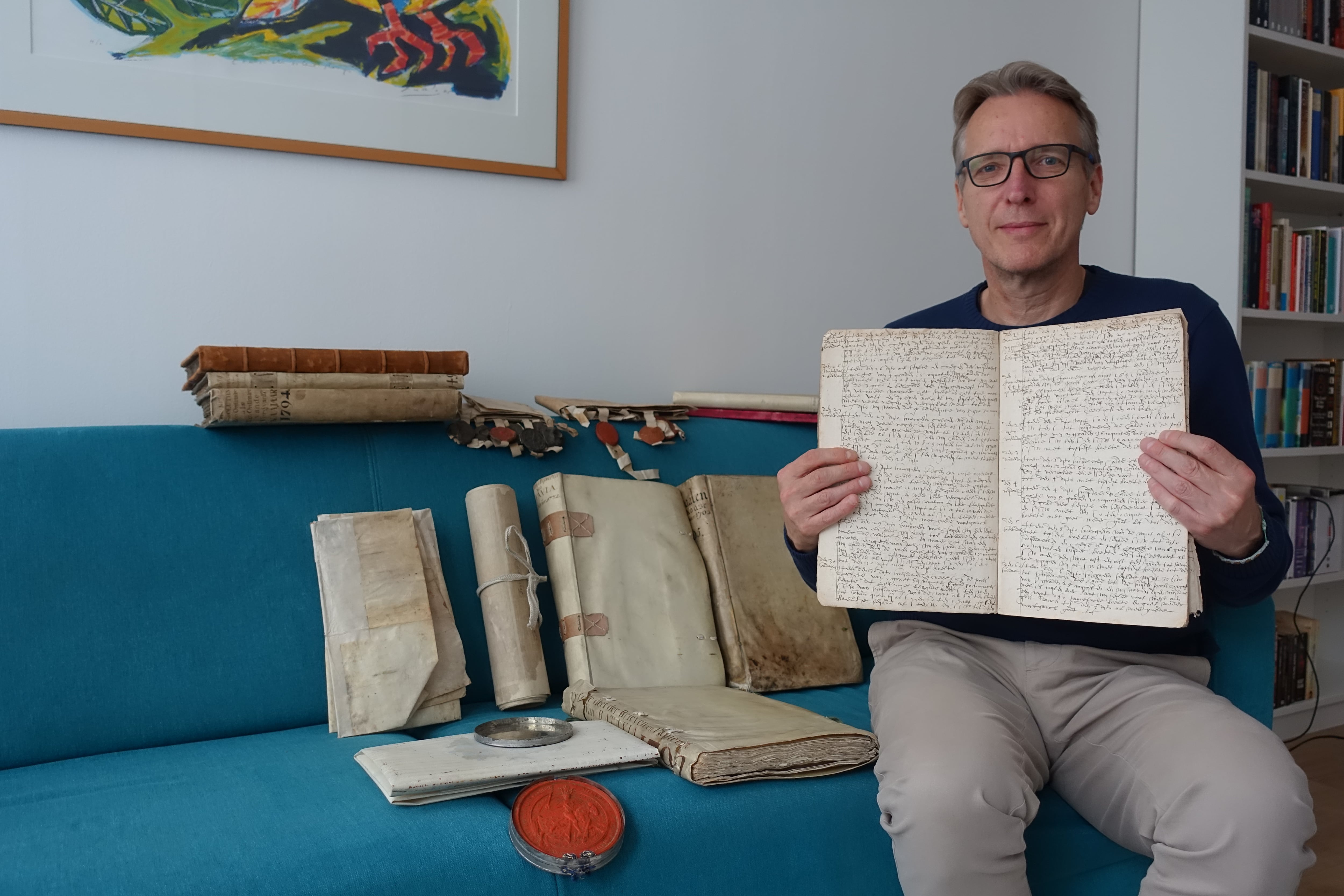 Pagar una deuda con documentos antiguos robados: hallado en un desván holandés el tesoro que un funcionario sustrajo del archivo nacional