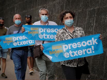 Manifestación en favor del acercamiento de los presos de ETA a cárceles del País Vasco y Navarra, celebrada el pasado 3 de julio, en Pamplona.