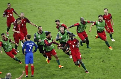 Portugal celebra un gol durante la final de la Eurocopa 2016 contra Francia, en París (Francia), el 10 de julio de 2016.
