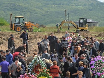 Entierro este domingo en la ciudad de Stepanakert, en Nagorno Karabaj, de un combatiente armenio caído en la ofensiva de Azerbaiyán.