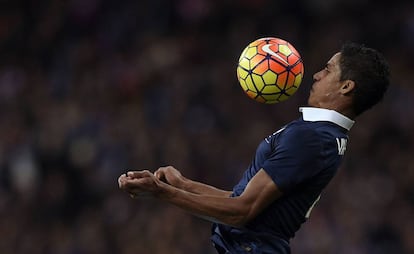 Varane con Francia en noviembre de 2015.
