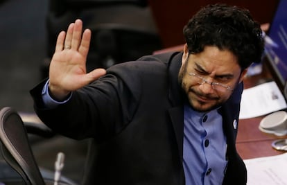Iván Cepeda, durante un debate sobre paramilitarismo en Colombia, en el Senado de la República.