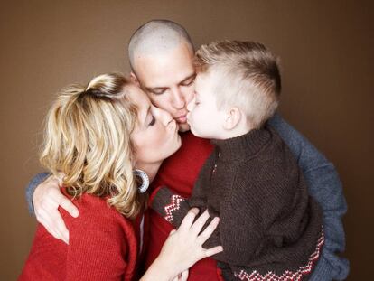 ¿A qué edad habría que dejar de besar a los hijos en la boca?