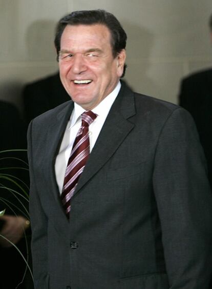 El ex canciller alemán Gerhard Schroeder es ya miembro de la Academia de Ciencias de Rusia. Tal y como se ha hecho publico hoy, Schroeder ha sido elegido, junto a unos 10 científicos extranjeros en otras especialidades, para formar parte del departamento de ciencias sociales de dicha institución.