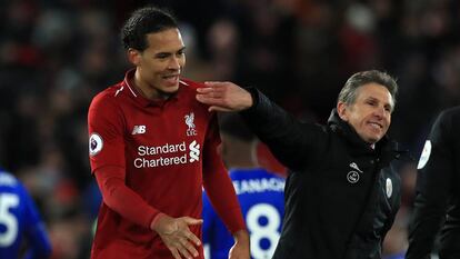 Claude Puel bromea con Van Dijk tras un partido de Premier.