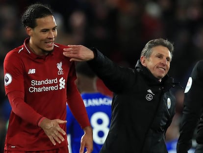 Claude Puel bromea con Van Dijk tras un partido de Premier.