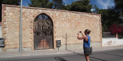 Acceso al cementerio Fossar dels Jans, en Tarragona.