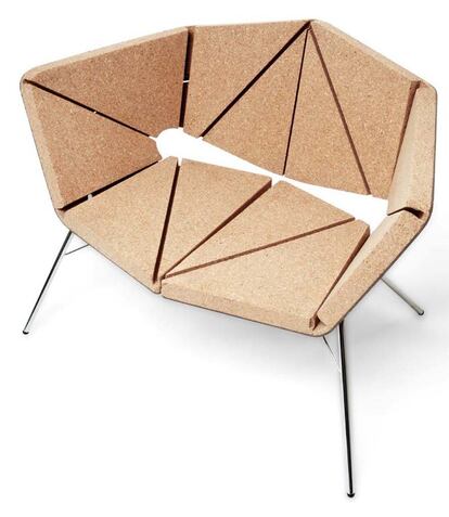 Original es, lo que no tenemos claro es si esta silla será muy cómoda. Es de Toni Grilo para Design Cork Susdesign (c.p.v).