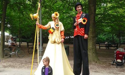 Bruselas. Gigantes vestidos de belgas en Parc, el parque del centro de la ciudad, durante la fiesta nacional celebrada el 21 de julio.