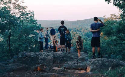 Las tendencias de viajes de los jóvenes universitarios salen a la luz a través del estudio 'Anuario de viajes: Tendencias del sector turístico. Jóvenes, redes sociales y nuevas formas de viajar'.