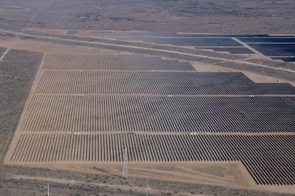 Vista aérea de la central fotovoltaica de Puerto Peñasco.