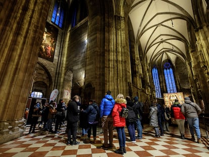 Colas en la catedral de Viena para recibir la vacuna contra la covid-19.