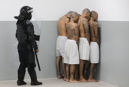 Salvadoran gang members