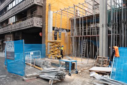 Obras en el barrio de Chamberí, de Madrid, donde acudía Victoriano todos los días.
