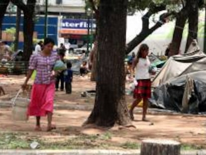 El 18 por ciento de los habitantes (1.165.745 personas) se encuentra en la línea de pobreza extrema o indigencia y sobreviven individualmente con menos de 284.088 guaraníes (64 dólares) mensuales. EFE/Archivo