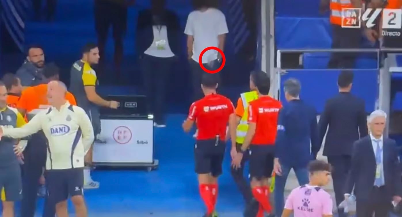 González Quintero, árbitro del Espanyol – Villarreal, agredido con un vaso lleno de agua al final del partido