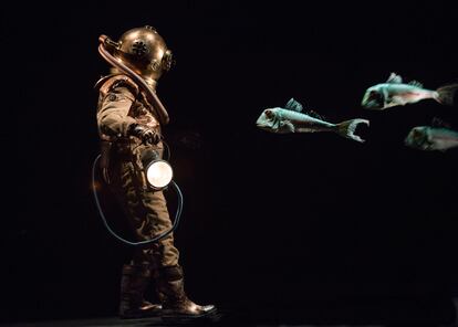 Representación teatral de '20.000 leguas de viaje submarino', en París