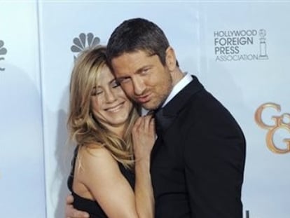 Los actores Jennifer Aniston y Gerard Butler se han dado una segunda oportunidad, a juzgar por su aparición pública en la noche de los Globos de Oro. Los rumores sobre una posible relación entre Aniston y Butler saltaron el pasado verano, cuando ambos se encontraban rodando <i>Exposados</i>. La relación, sin embargo no llegó a cuajar en aquella ocasión.