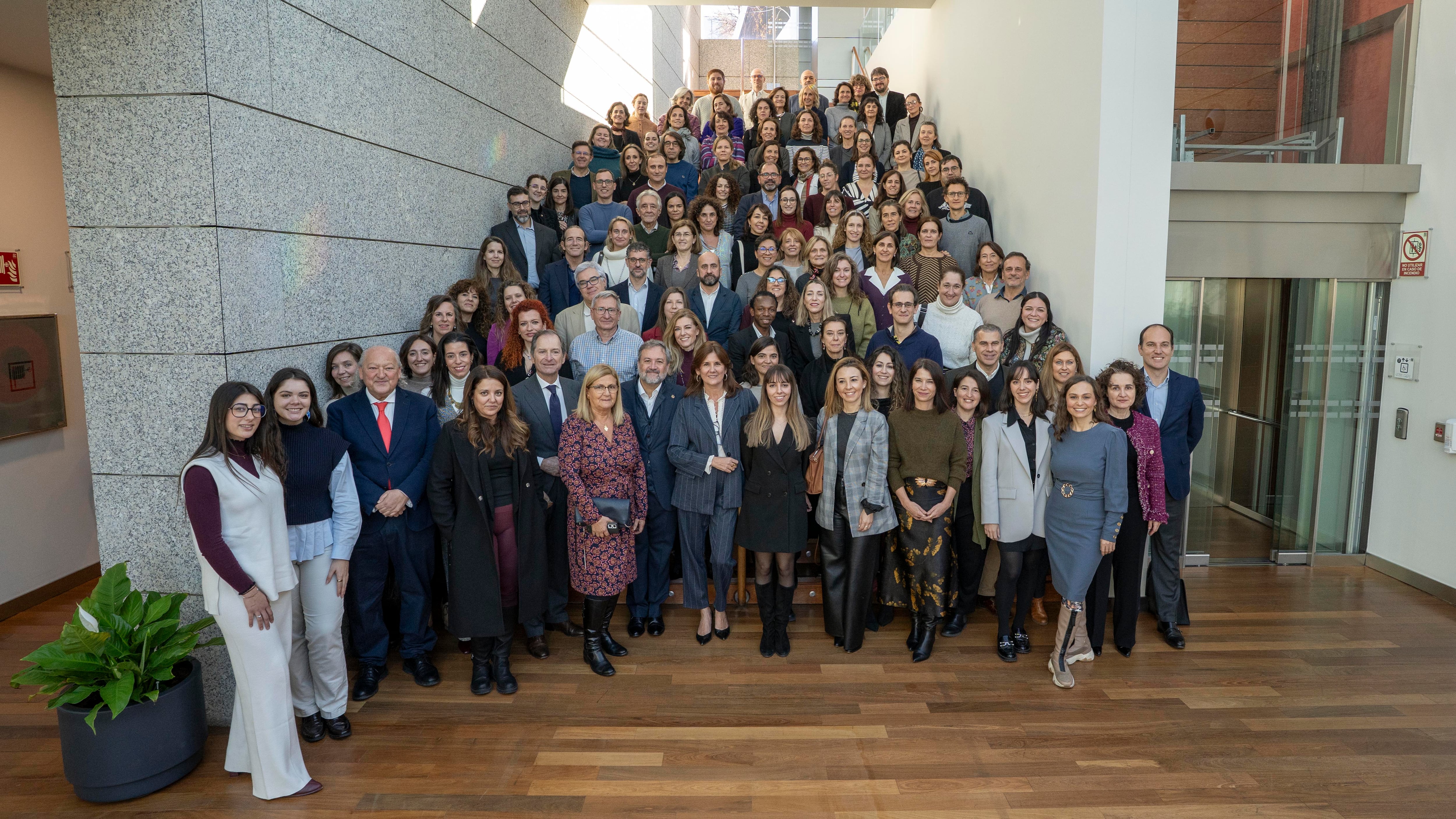 Imagen del centenar de participantes en el encuentro nacional de Red Solidaria en Boadilla del Monte (Madrid), organizado por el Banco Santander y su fundación.