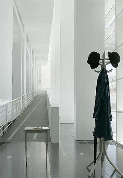 <i>Árbol de ropa</i> (1962-1963), obra de Brecht que se exhibe en el Macba.