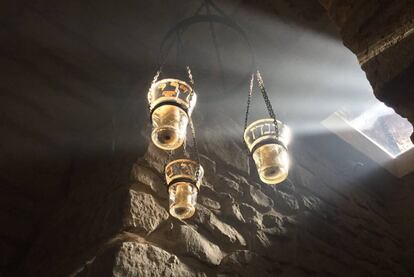 Enterrada durante varios siglos y reabierta en 2010 tras su descubrimiento casual y posterior rehabilitación, la Sinagoga del Agua, en la Casa Mudéjar, forma parte del legado sefardí de la ciudad. Entre sus restos destaca el 'mikveh', pila ritual judía, con agua que brota del subsuelo, hasta la que pueden bajar los visitantes.