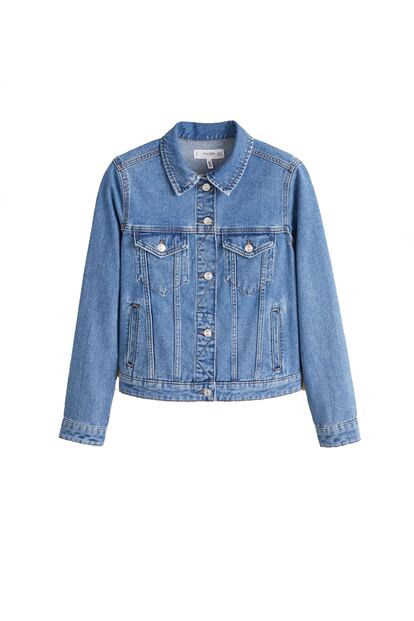 Cazadora denim, de Mango (29,99€)