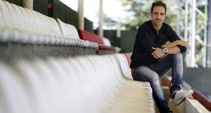 Juanfran posa en las gradas del Cerro del Espino de Majadahonda.