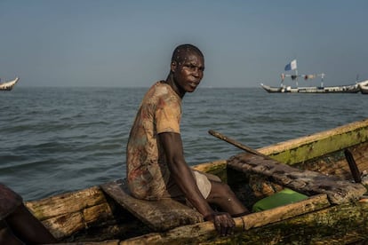 Eric Quaye Ade, un pescador ghanés en las aguas del Golfo de Guinea, donde ha trabajado durante casi veinte años.