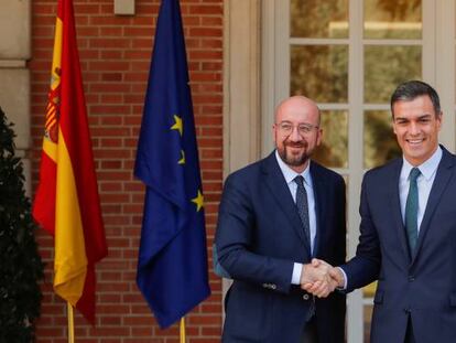 El presidente del Gobierno en funciones, y secretario general del PSOE, Pedro Sánchez, recibe en La Moncloa al al presidente electo del Consejo Europeo, Charles Michel.