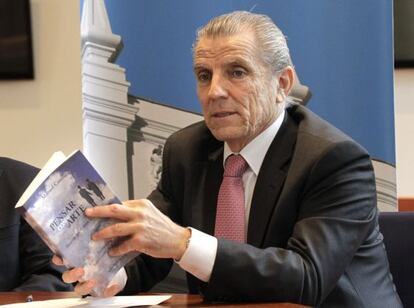 Manuel Conthe, en la presentación de su libro en Deusto.