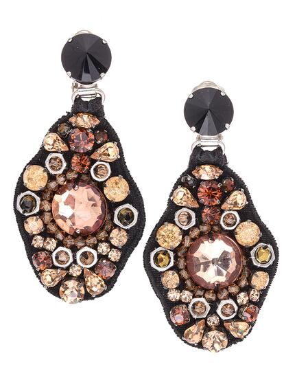 Pendientes de Prada.