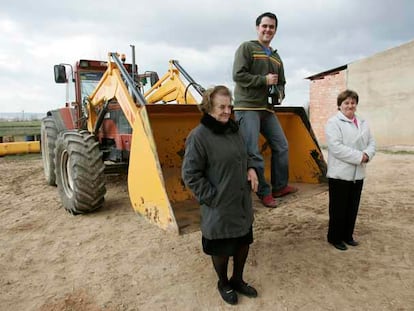 Vecinos de Rebollo de Duero (Soria) con participación en el premio gordo de Navidad de 2006.