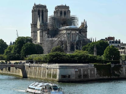 Vista de los trabajos de reconstrucción de la catedral de Notre Dame tras el incendio del 15 de abril 