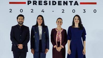 Marath Bolaños, Josefina Rodríguez Zamora, Claudia Sheinbaum y Claudia Curiel de Icaza durante la presentación del gabinete.