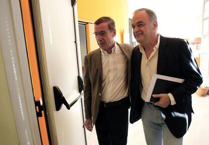 Antonio Clemente y Gonz&aacute;lez Pons antes del desayuno con periodistas.
