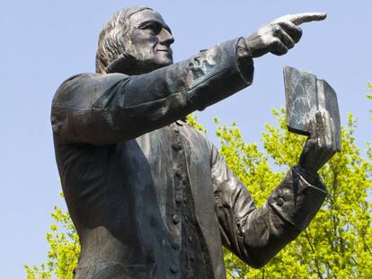 Estatua de John Wesley, el fundador del Metodismo, en Epworth, North Lincolnshire (Reino Unido).