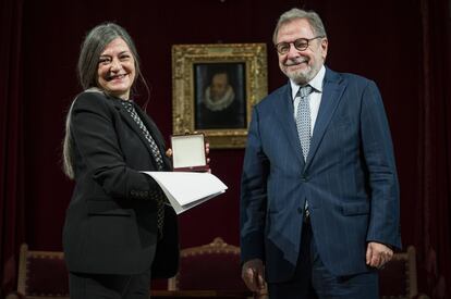 Las galardonadas han sido Isabel Burdiel, en investigación filológica, y Olga Merino, en creación literaria. Además, los premios Borau-RAE de 2020 y 2022, que reconocen los mejores guiones de cine en español, han recaído en Marcelo Martinessi e Icíar Bollaín. 