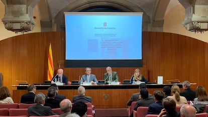 Jordi Giró y Antoni Castells, durante la presentación del estudio en la Generalitat. / DEPARTAMENTO DE ECONOMÍA