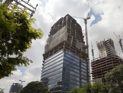 Edif&iacute;cios em constru&ccedil;&atilde;o na Vila Ol&iacute;mpia, em S&atilde;o Paulo.