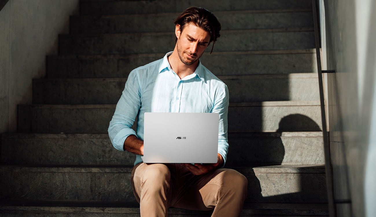 El portátil ASUS ExpertBook A7 llega a España: hasta 26 horas de batería y diseño ultradelgado
